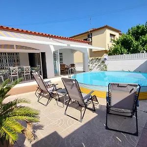 Ferienhaus Cosy, Well Equipped House, 5 Min. From The, Torredembarra